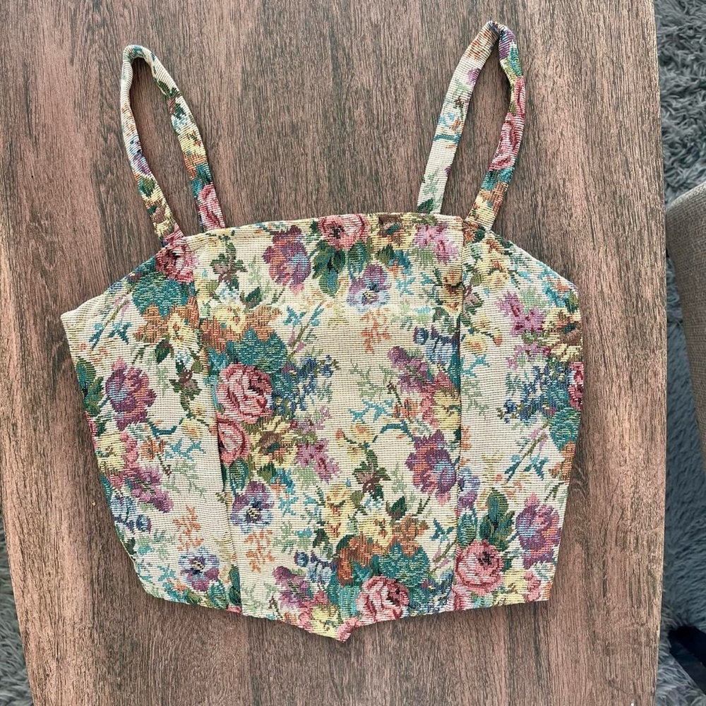 Discreet Pink and Green Sleeveless Bustier Camisole - Picture 2 of 4